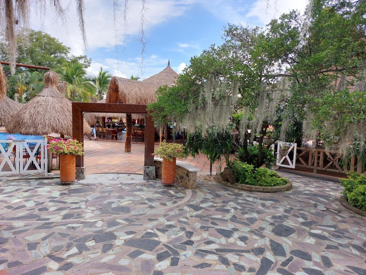Hotel Campestre San Joaquin Garzon  ภายนอก รูปภาพ